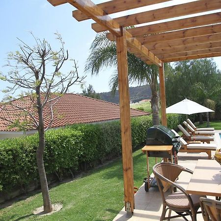Eve Pissouri Rozaki Villa Rum bild