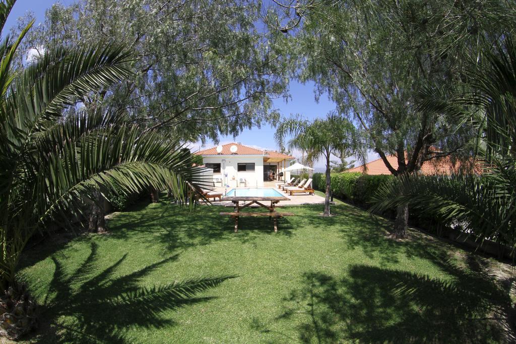 Eve Pissouri Rozaki Villa Rum bild