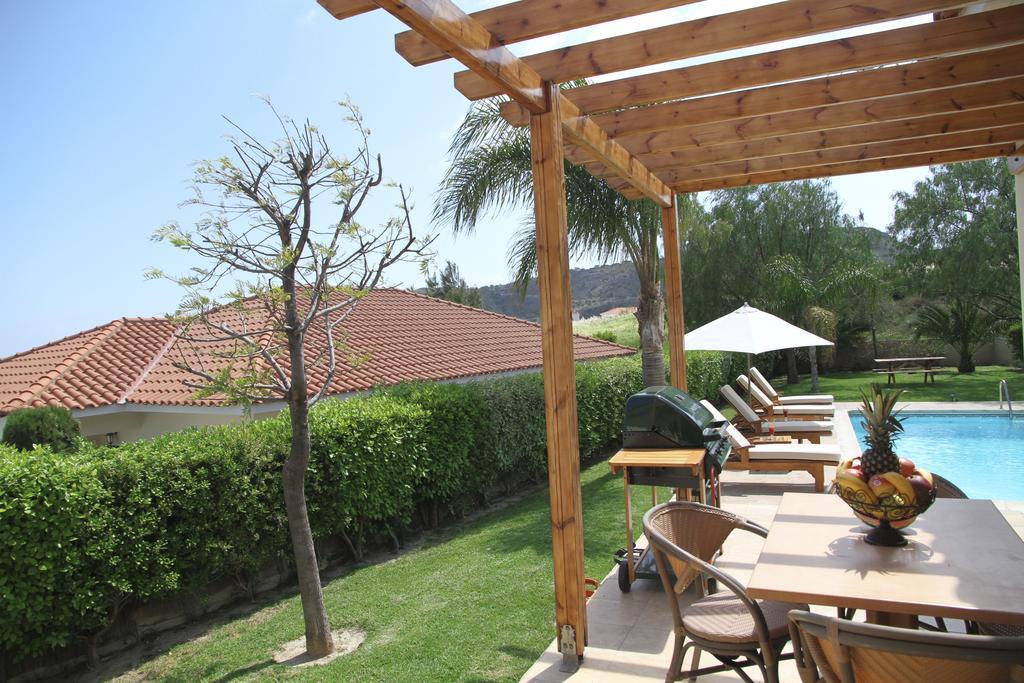 Eve Pissouri Rozaki Villa Rum bild
